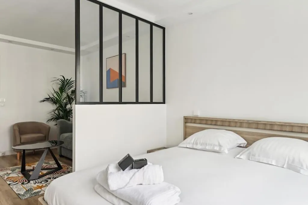 Apartment Appartement Elegant Et Design Paris France